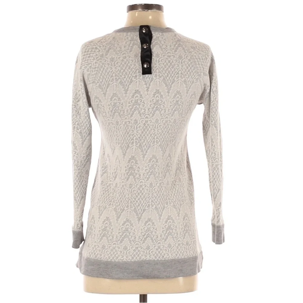 Soft Surroundings gray white lace overlay vneck long sleeve top medium petite